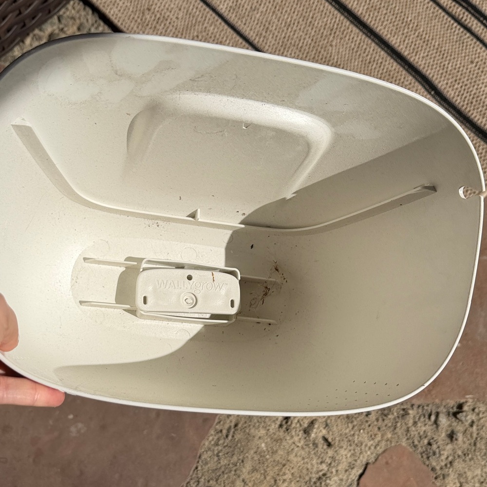 Wall-Mount planter Baskets in Brown and White - - Picture 3 of 5